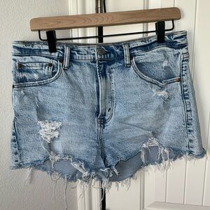 Abercrombie The Mom Short High Rise